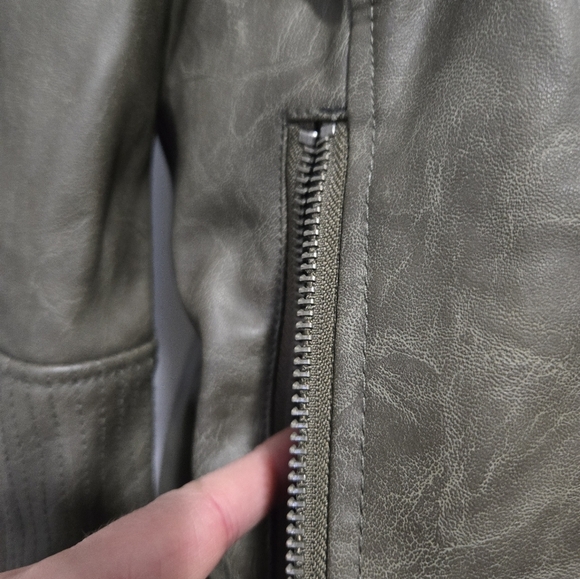 SAM EDELMAN Faux Leather Jacket with Cream Sherpa Collar. Size Large - Picture 4 of 15